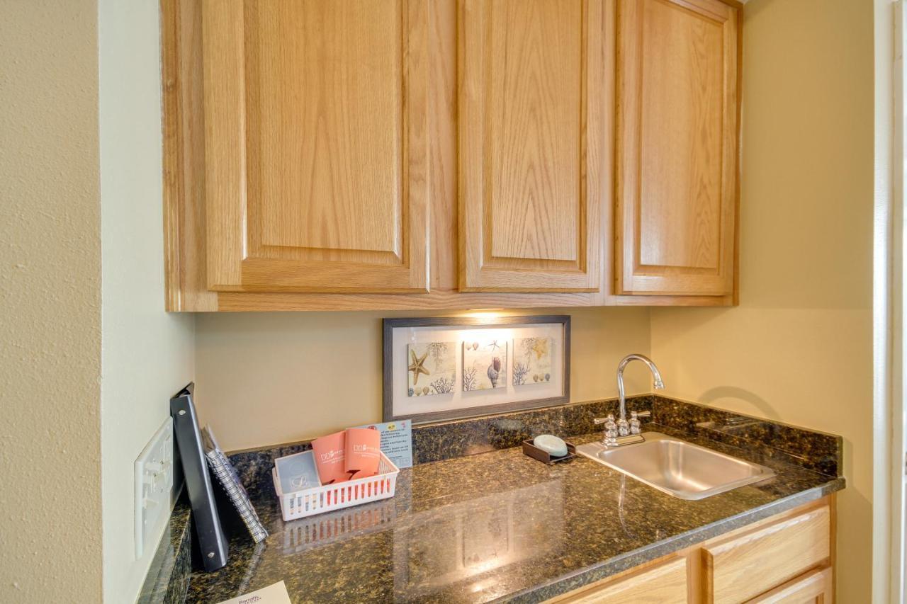 Beachfront Gulfport Vacation Rental With Balcony! Exterior photo
